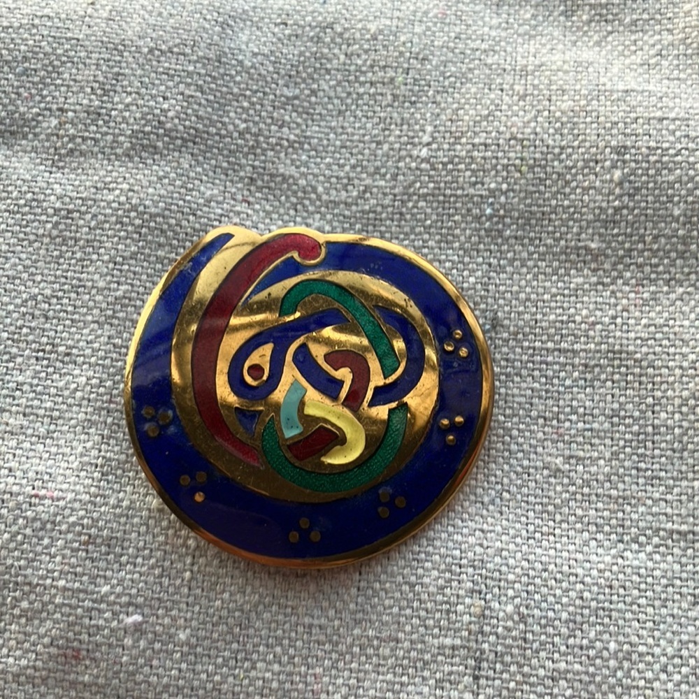Vintage 1970s/80s Tara Ware Irish Celtic Enamel Bird Brooch Gold Tone